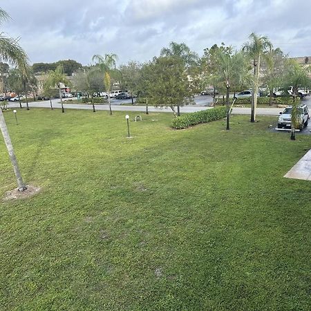 Room In Apartment - The Sample Rd Retreats Pompano Beach Esterno foto