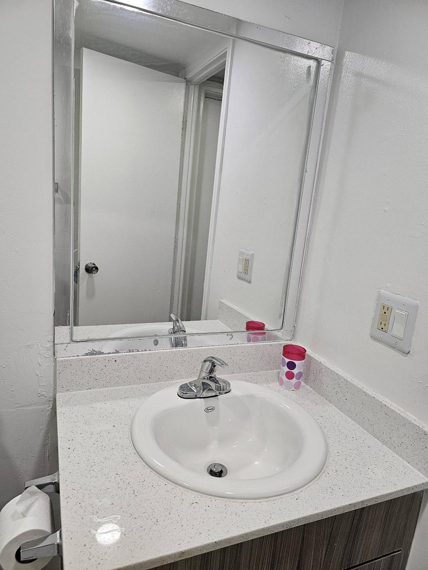 Room In Apartment - The Sample Rd Retreats Pompano Beach Esterno foto