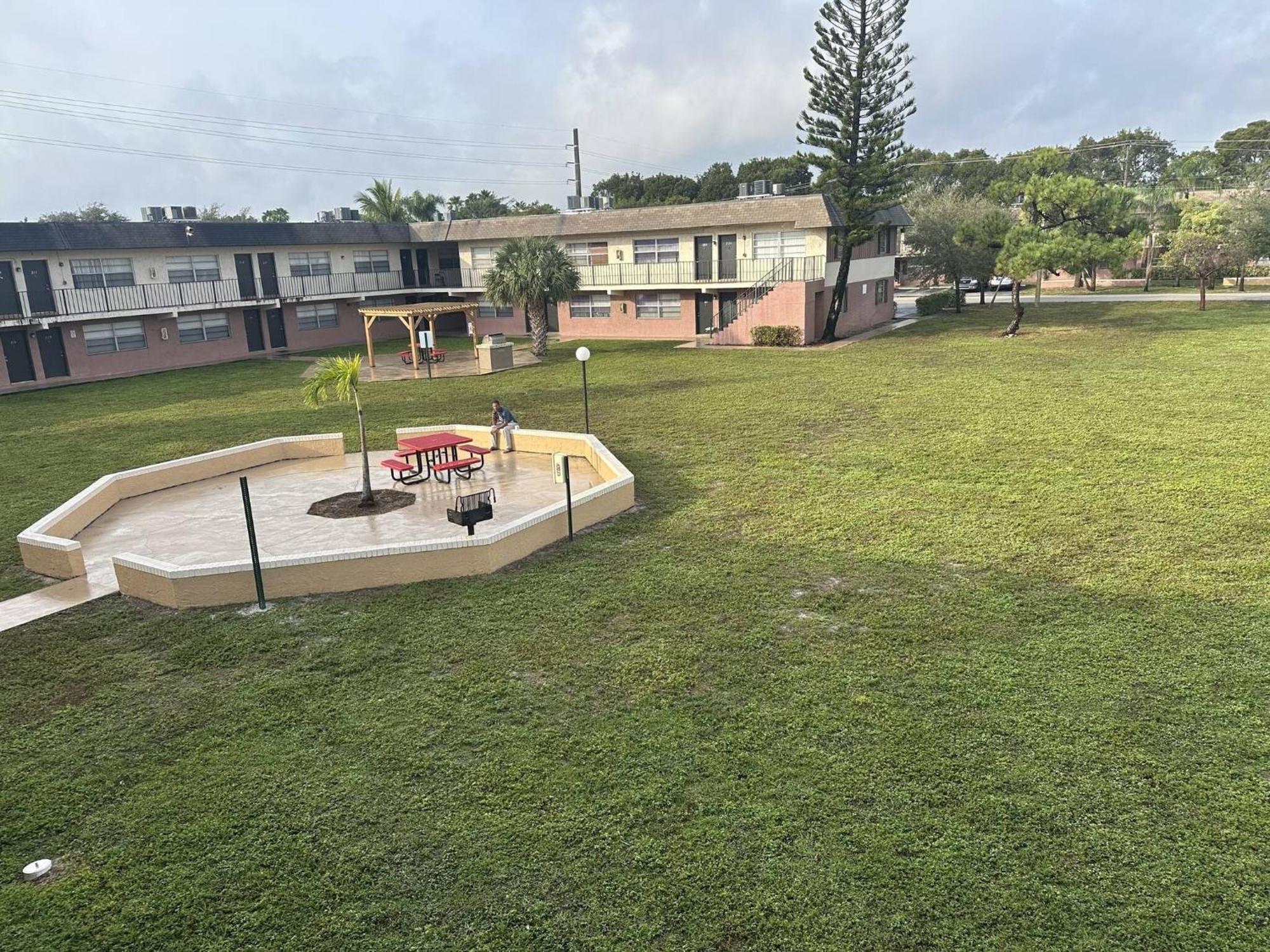 Room In Apartment - The Sample Rd Retreats Pompano Beach Esterno foto